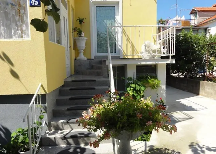 Croatia Zadar Borik Family Apartment With Garten View Number 2