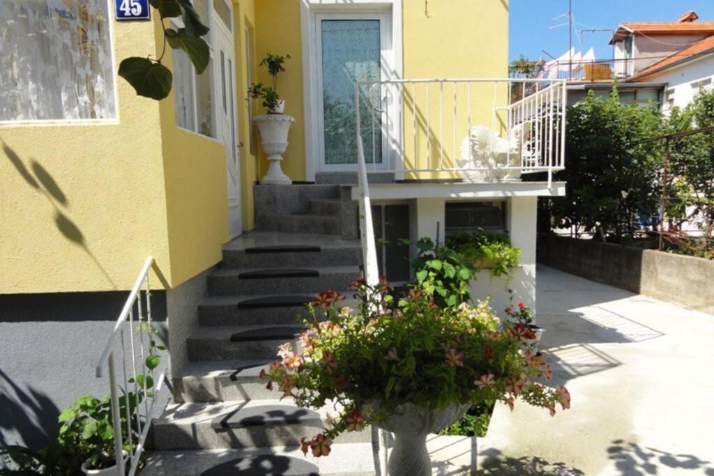 Apartment Croatia Borik Family With Garten View Number 2